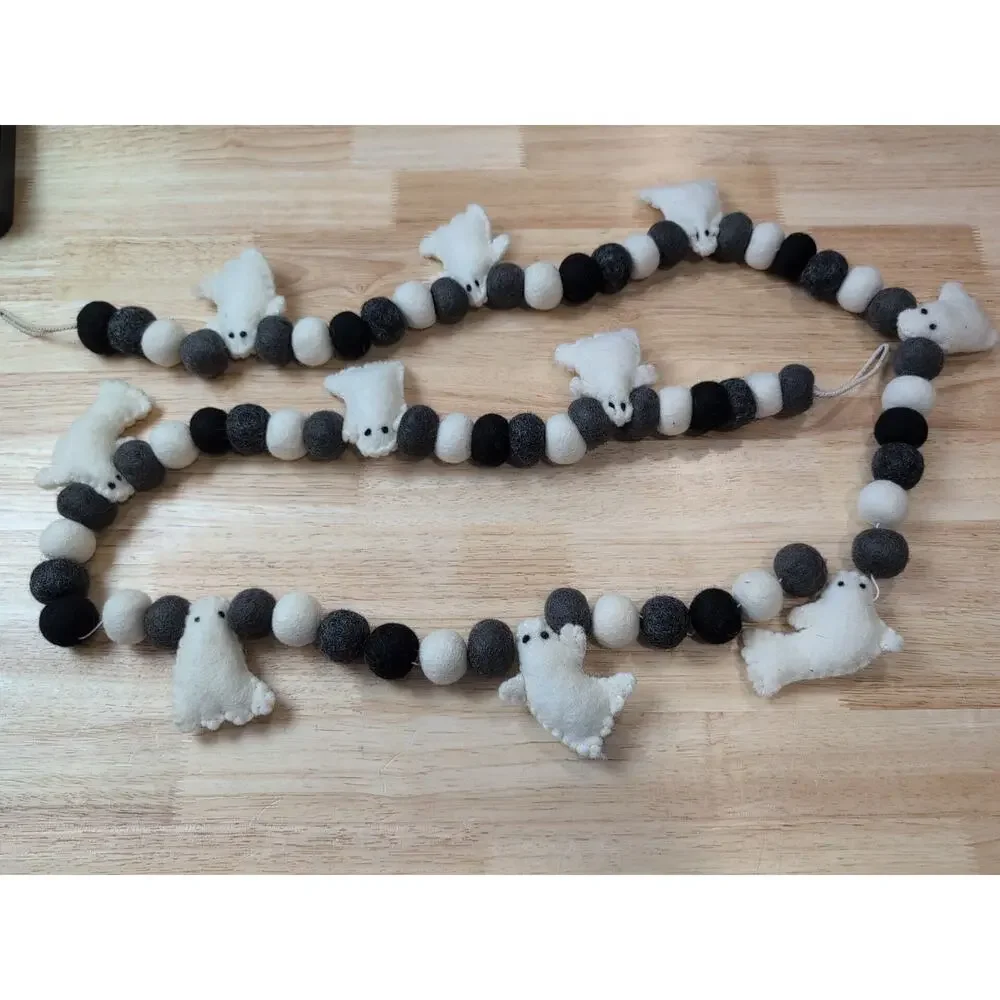 Handmade‎ Felt Halloween Garland white/Blk Charcoal/ gray/ felt balls & Ghost 6'